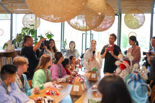 變臉絕活驚艷國際學子 中外青少年北倉邂逅川劇魅力