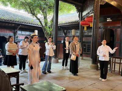 我院教師黨支部與重慶市禮儀文化研究會(huì)黨支部聯(lián)合開展主題黨日活動(dòng)