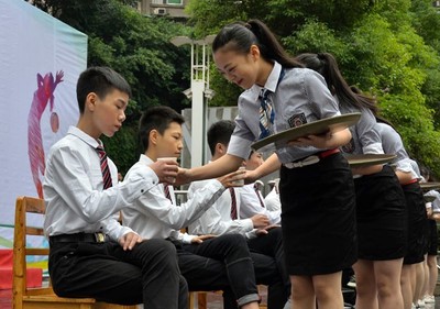 健康與禮儀巧妙結(jié)合 重慶七十一中運動會展放和美教育